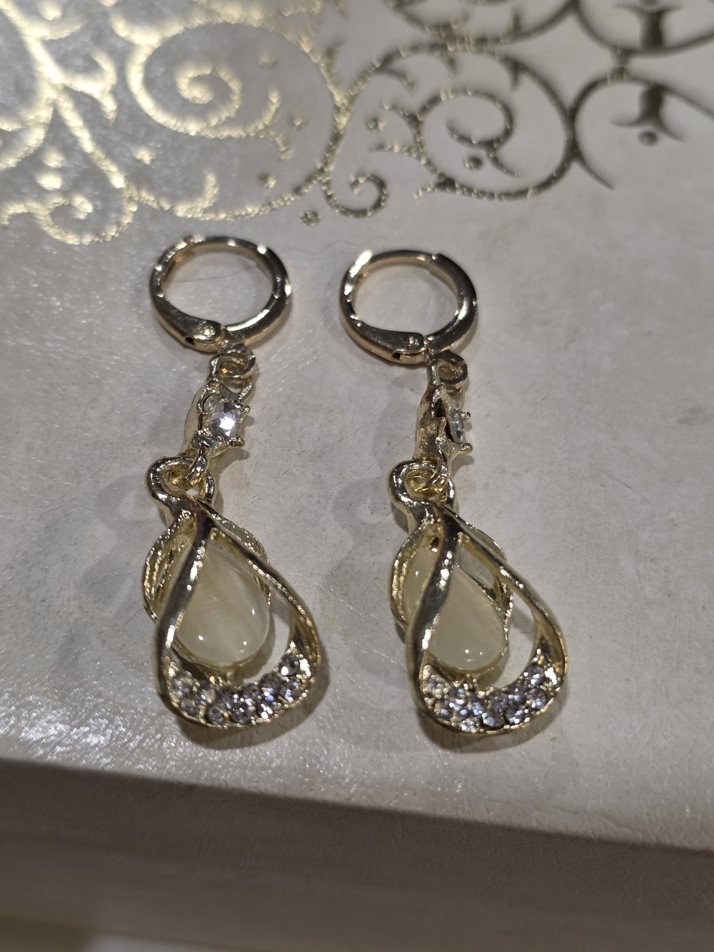  Gold-plated Drop Dangles W/ Teardrop-shaped Cream Stone